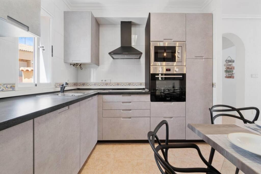 Villa-Capricho Playa - Zeus Torrevieja Eksteriør billede